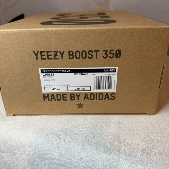 Yeezy Boost 350 V2 | Black Red - Picture 5 of 6